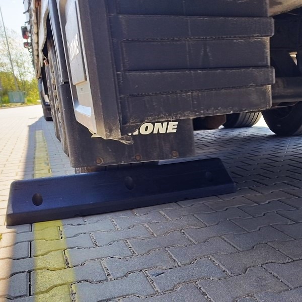 Parkirni omejevalec za tovorna vozila